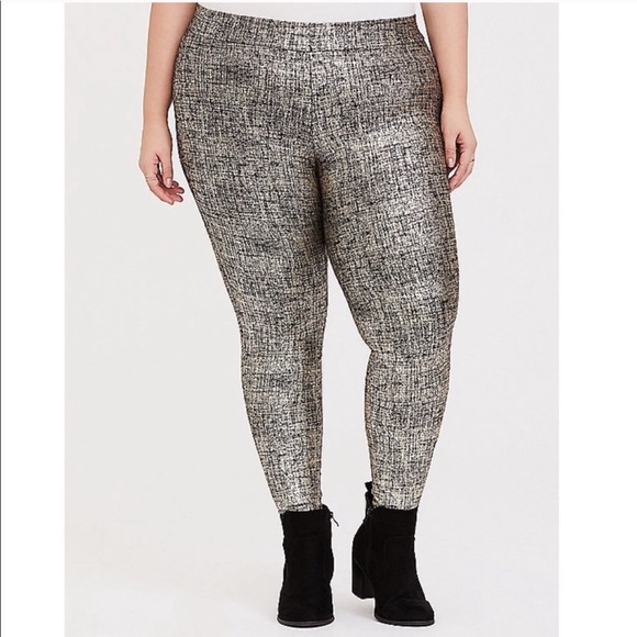 TORRID PLUS SIZE 3 Gold Crosshatch Foil Leggings NWT - Picture 2 of 8